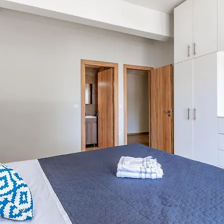 Cozy 2bd Beachfront Escape In The Heart Of Glyfada *