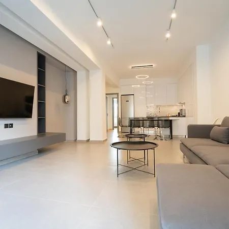 Liv - Luminous & Spacious In Pagrati Apartment *