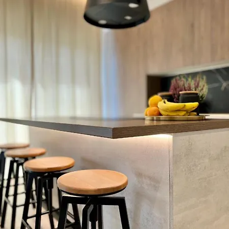 Apartment Yourathens-alice, Urban Stylish With Shaded Balcony Near Kolonaki, Center *