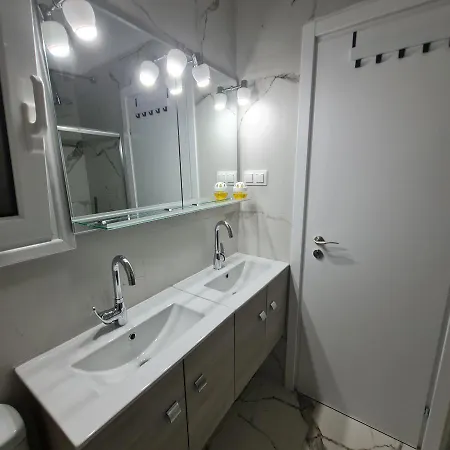 Full Near Kato Patissia Apartment