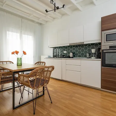 Athenian Classy 2bd Next To Metro Panepistimio Apartment