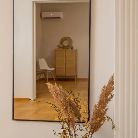 Athenian Classy 2bd Next To Metro Panepistimio