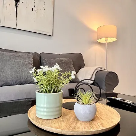 Chic Getaway Near Stavros Niarchos * Athens
