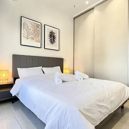 Chic Getaway Near Stavros Niarchos *