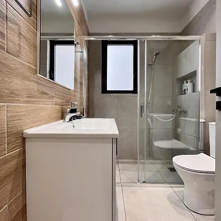 Chic Getaway Near Stavros Niarchos Athens