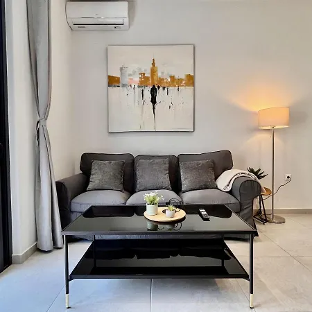 Chic Getaway Near Stavros Niarchos * Athens
