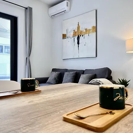Apartment Chic Getaway Near Stavros Niarchos