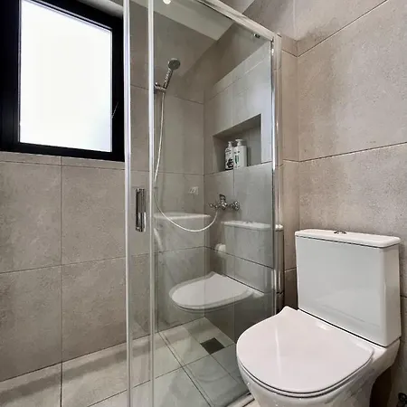 Chic Getaway Near Stavros Niarchos *