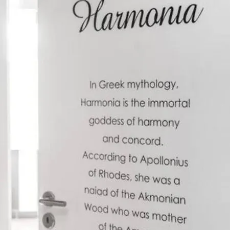 Syntagma 1 *