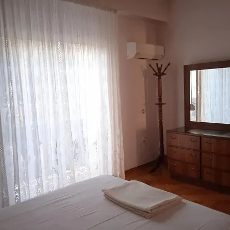 Charm & Comfort Near Petralona Station Apartament