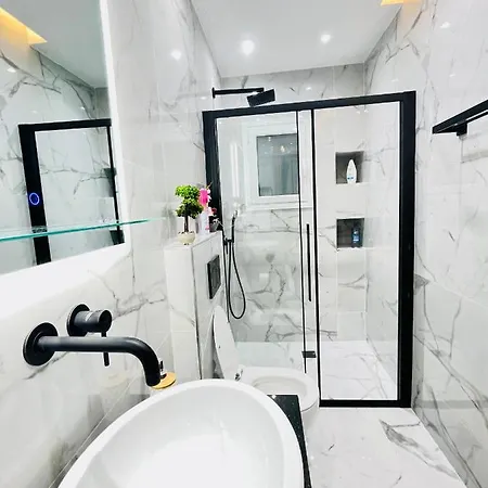 3bd Jacuzzi Mansion Apartment