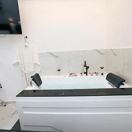 Apartment 3bd Jacuzzi Mansion *