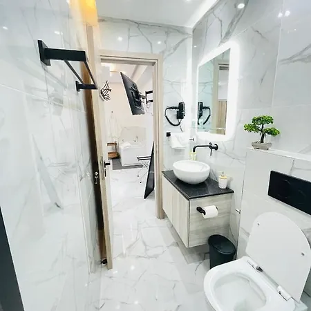 3bd Jacuzzi Mansion Apartment *
