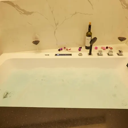 3bd Jacuzzi Mansion Apartment Athens