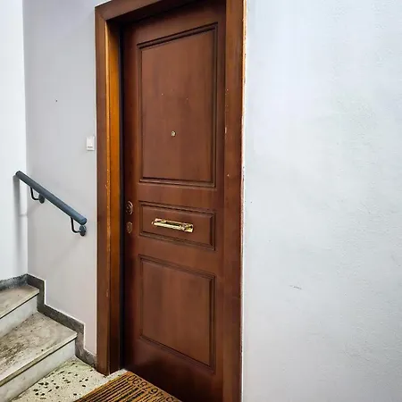 The Acropolis Hideaway 2-bdr Next To Metro Αθήνα
