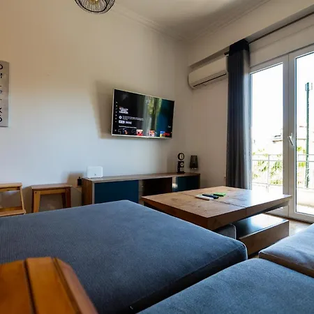 The Acropolis Hideaway 2-bdr Next To Metro