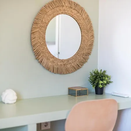 Acropolis View Apt: Cozy In