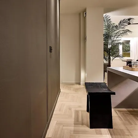 Apartment Luxury Living In By The Presidential