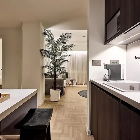 Apartment Luxury Living In By The Presidential Athens