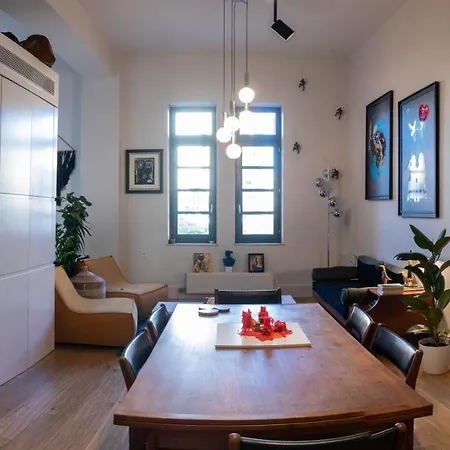 Thisseion Lofts George