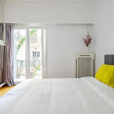 Spacious Downtown Apartment *