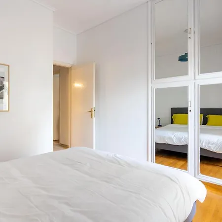 Spacious Downtown Apartment *