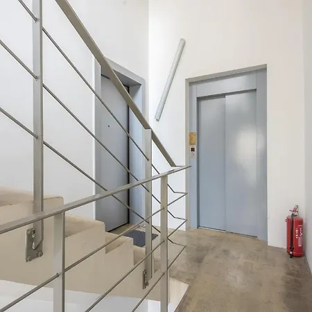 Artsy Urban Loft In Apartment Athens