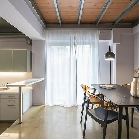 Artsy Urban Loft In *