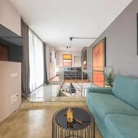 Artsy Urban Loft In Apartment Athens