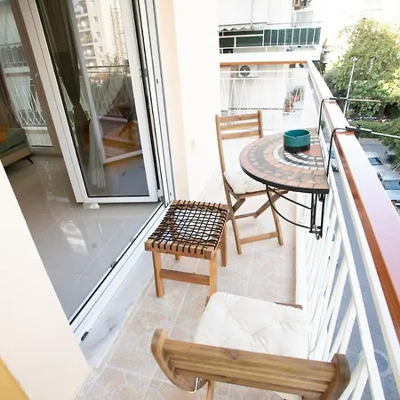 Modern And Luxury Apartment *