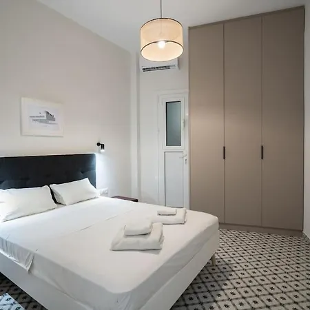 Urban Retreat: Exarcheia Remodel