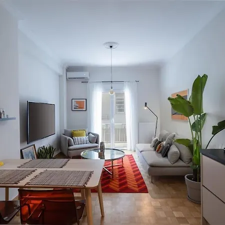 Urban Retreat: Exarcheia Remodel *