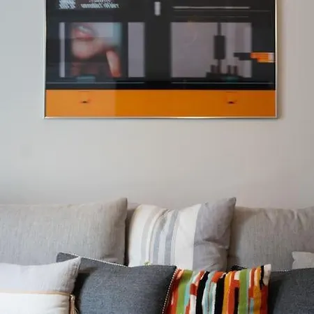 Urban Retreat: Exarcheia Remodel Athens