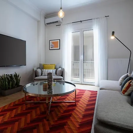 Apartment Urban Retreat: Exarcheia Remodel Athens