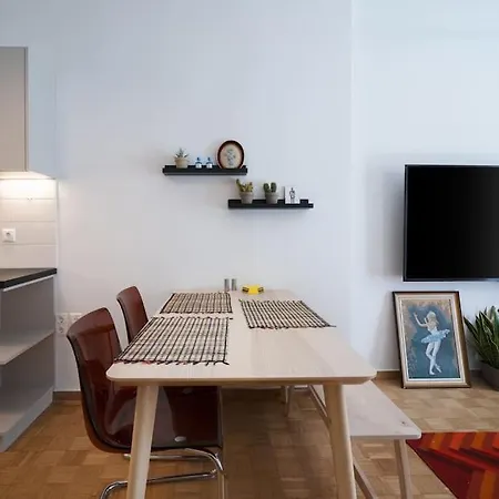 Urban Retreat: Exarcheia Remodel Athens