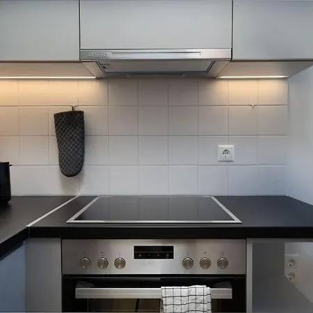 Apartment Urban Retreat: Exarcheia Remodel