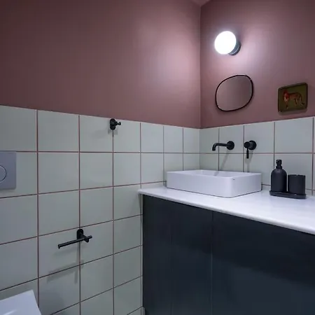 Urban Retreat: Exarcheia Remodel