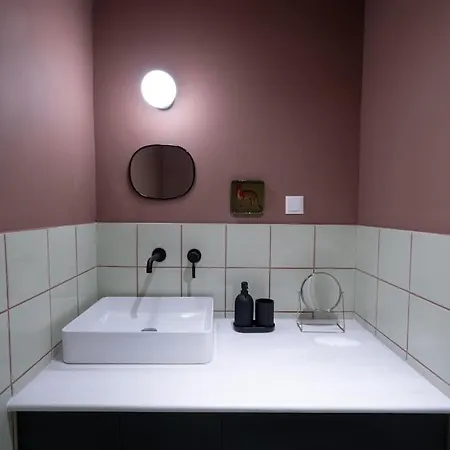 Apartment Urban Retreat: Exarcheia Remodel *