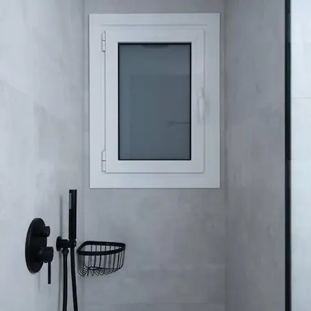 Apartment Urban Retreat: Exarcheia Remodel Athens