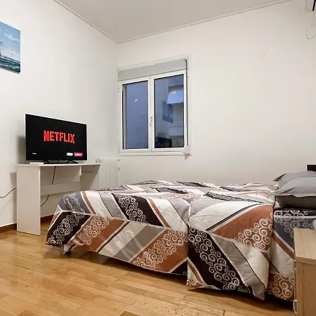 3-bedroom Parkside Apartment Athens