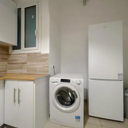 3-bedroom Parkside Apartment *