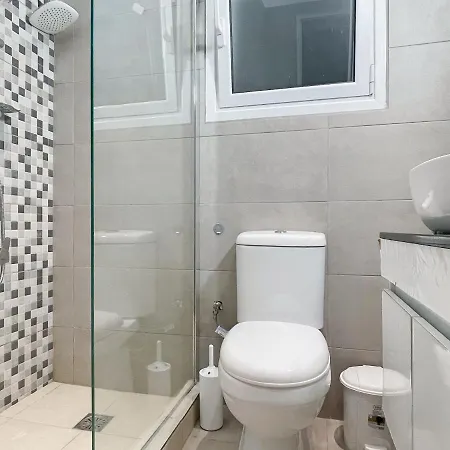3-bedroom Parkside Apartment Athens