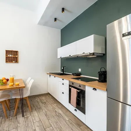 Central5 Boutique With Common Garden Next To Metro Apartment *