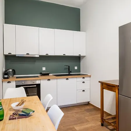 Apartment Central5 Boutique With Common Garden Next To Metro Athens