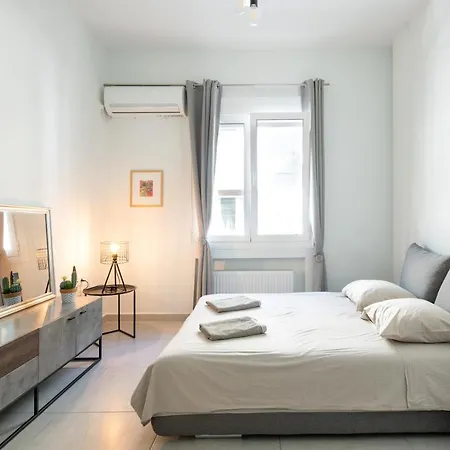 Newly Renovated Cozy Downtown