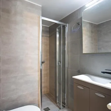 Newly Renovated Cozy Downtown *