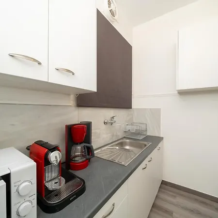 Apartment Sunlit Urban Oasis In Vibrant Palaio Faliro *
