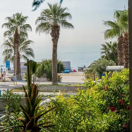 Sunlit Urban Oasis In Vibrant Palaio Faliro Apartment Athens