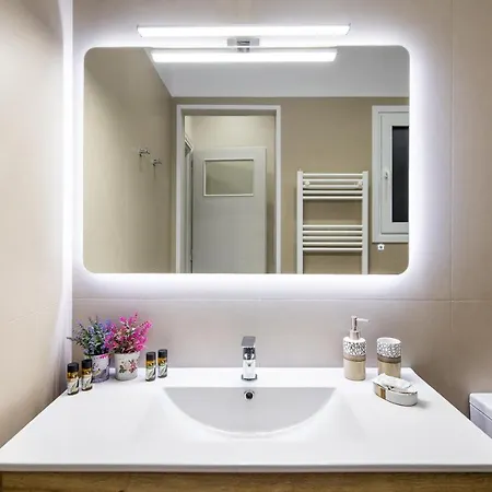 Renovated Near Acropolis Apartament *