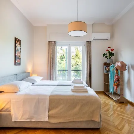 Renovated Near Acropolis Apartament